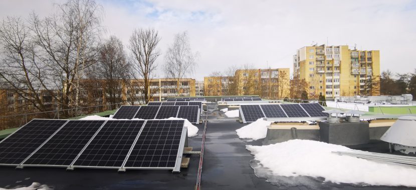 saulės elektrinės įrengimas žiemą