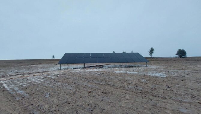 antžeminė 10 kw saulės jėgainė tuščiame lauke