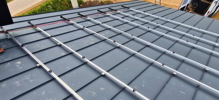 10kw saules elektrines "Corab" montavimo konstrukcijos ant valcuotos skardos stogo